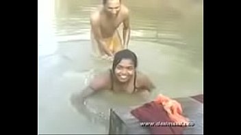 desimasala.co - Young girl bathing in river with boob press - DesiMasala