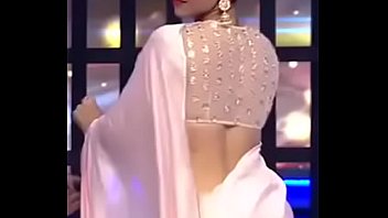 Bollywood actress Sonam Kapoor hot Ass shake dance in saree