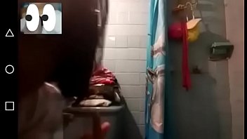 Eliza se baña para mi (El vídeo consta d. partes tuve que editarlo así por la rotación de pantalla)