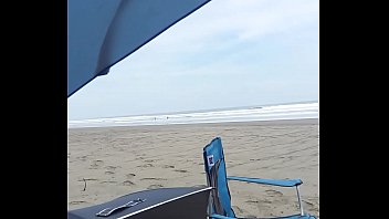 cogiendo a mi esposa en micro tanga en media playa al aire libre part 3