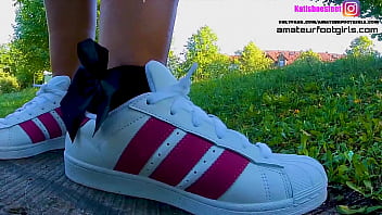 Kati´s red adidas Superstars shoeplay, dipping fishnet socks insoles stinky feet lick her shoes sweaty feet