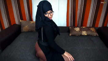 MuslimGirl - Playing with her pussy