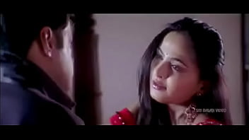 Anushka Shetty hot Saree & exposing her body